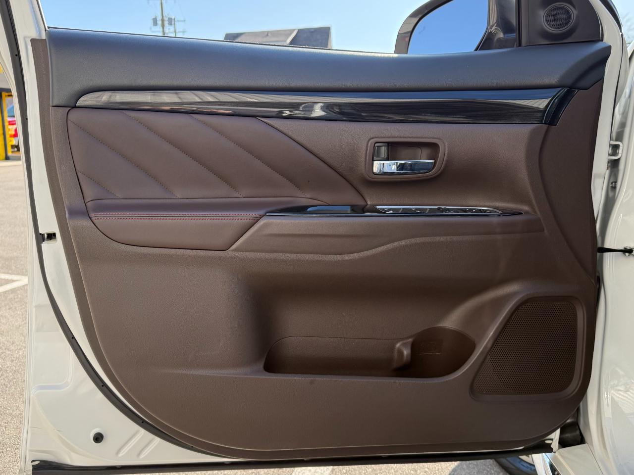 Mitsubishi Outlander PHEV SEL S-AWC 2018