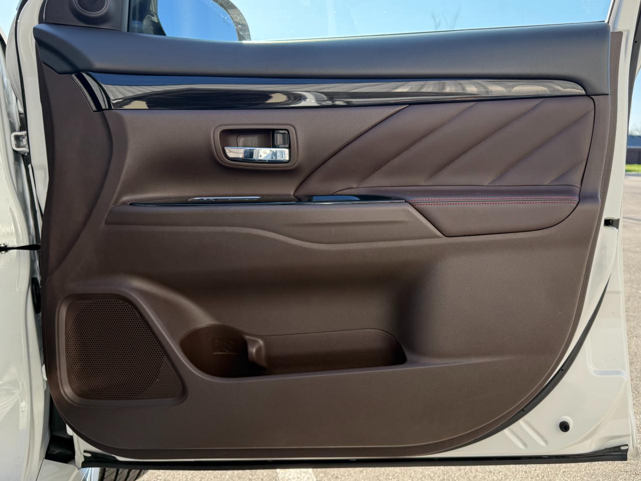 Mitsubishi Outlander PHEV SEL S-AWC 2018