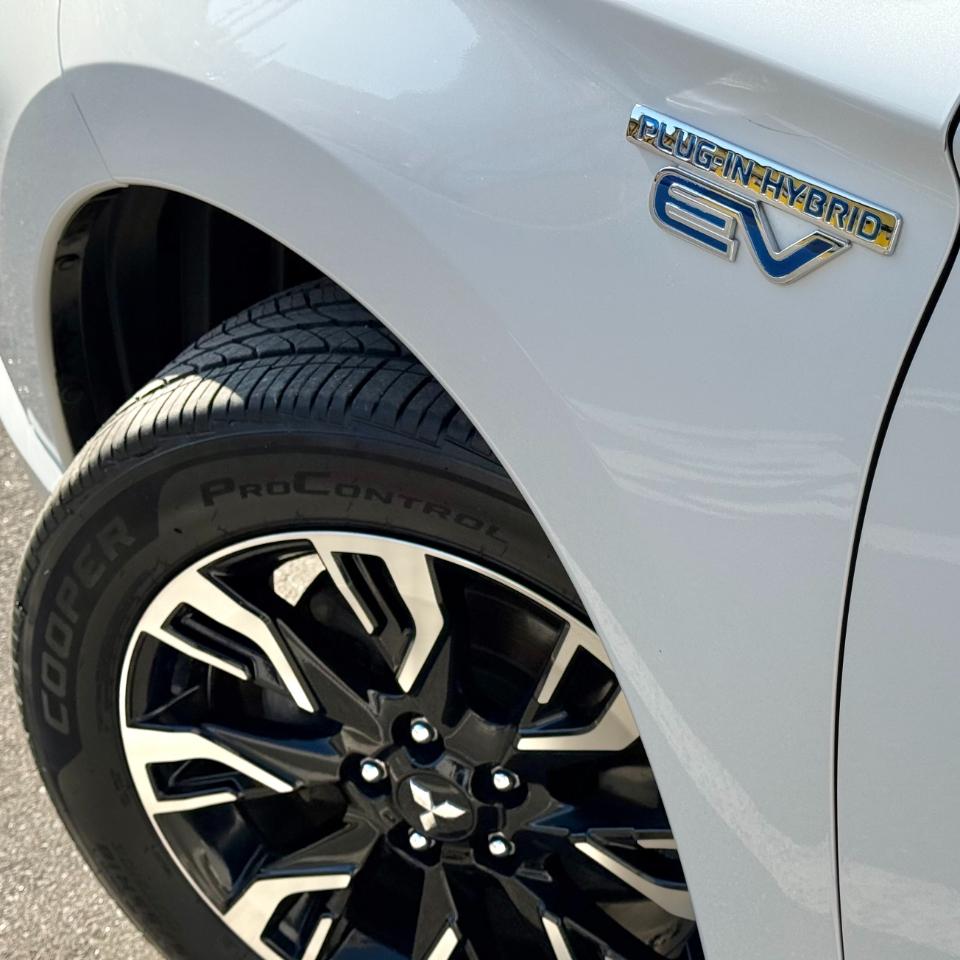 Mitsubishi Outlander PHEV SEL S-AWC 2018