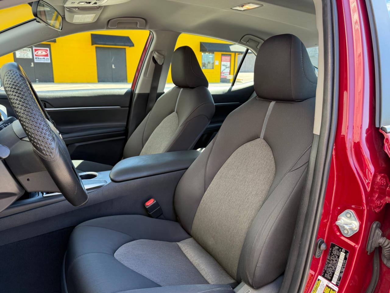 Toyota Camry LE Auto (Natl) 2021