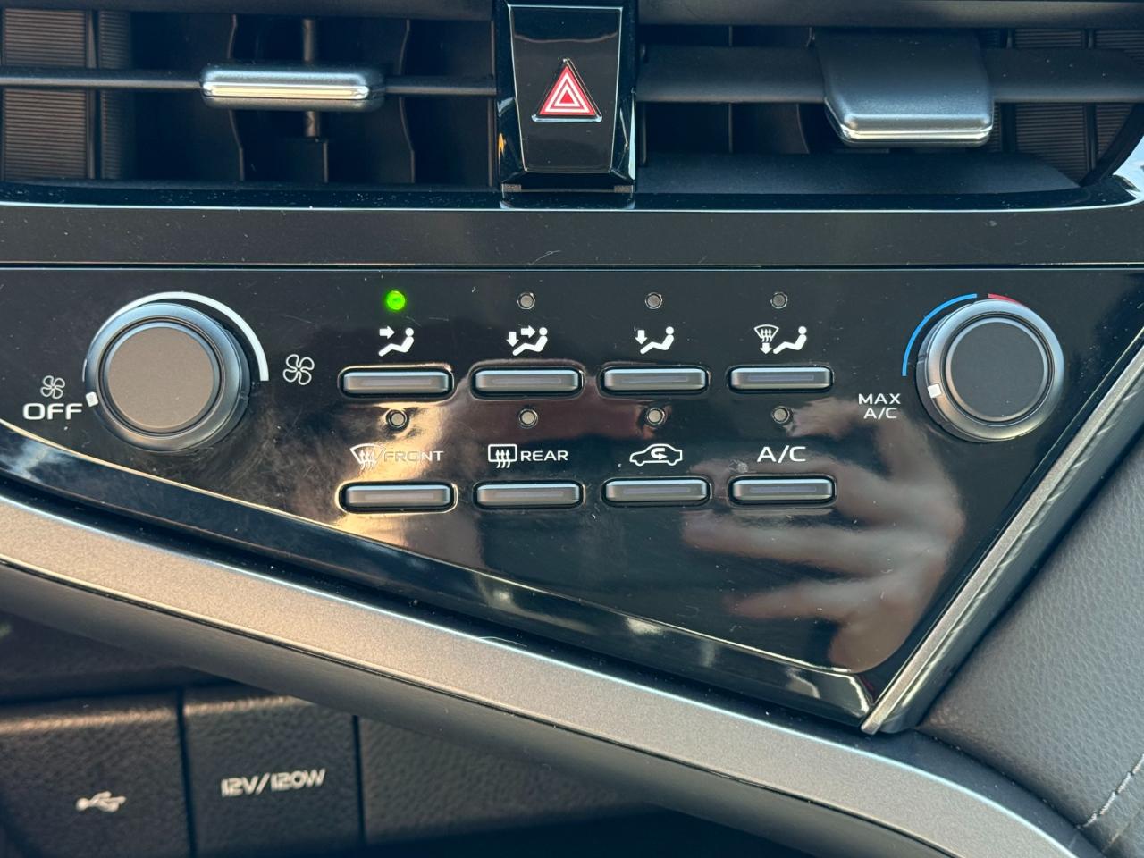 Toyota Camry LE Auto (Natl) 2021