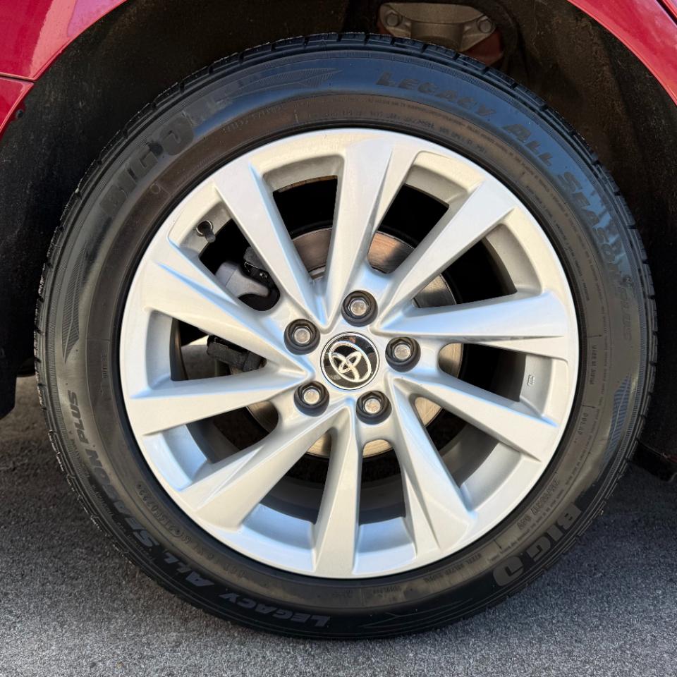 Toyota Camry LE Auto (Natl) 2021