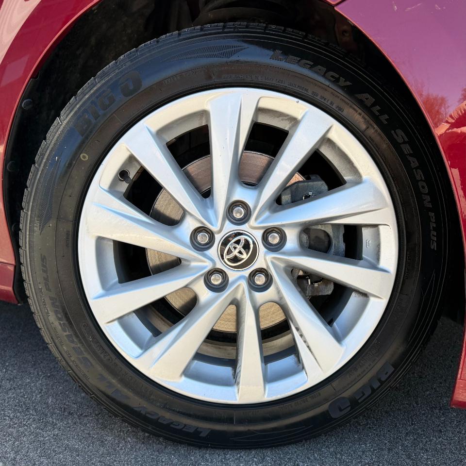 Toyota Camry LE Auto (Natl) 2021