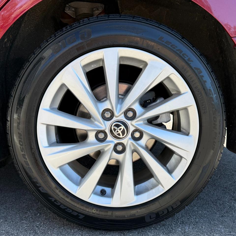 Toyota Camry LE Auto (Natl) 2021