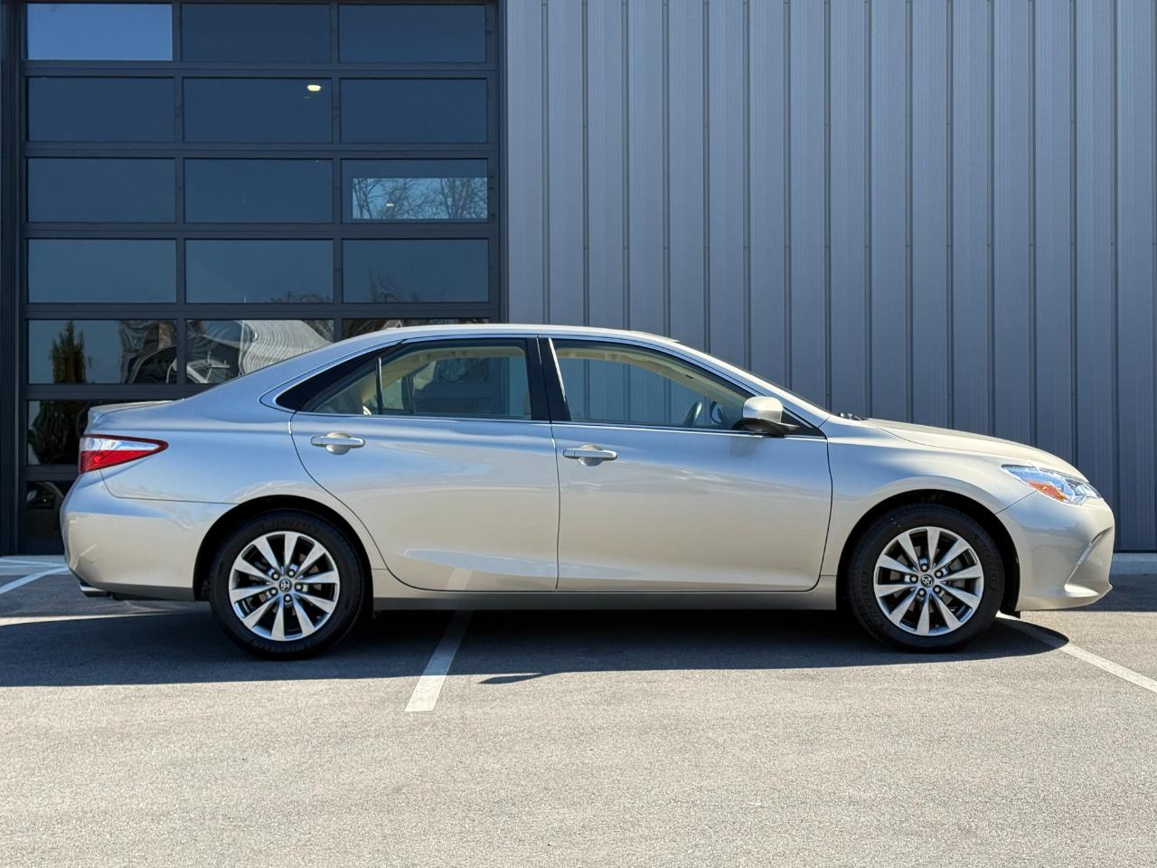 Toyota Camry XLE Auto (Natl) 2017