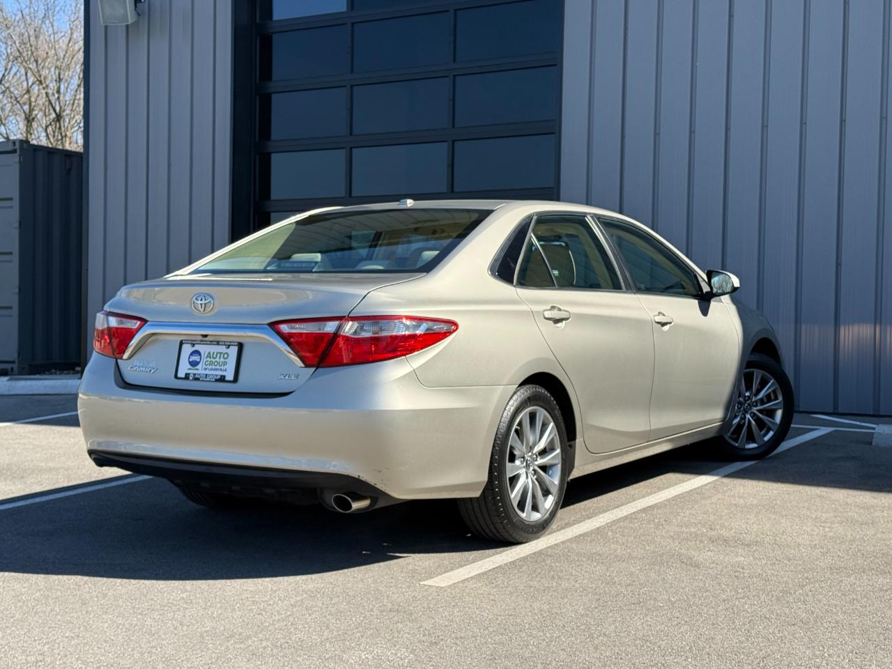 Toyota Camry XLE Auto (Natl) 2017
