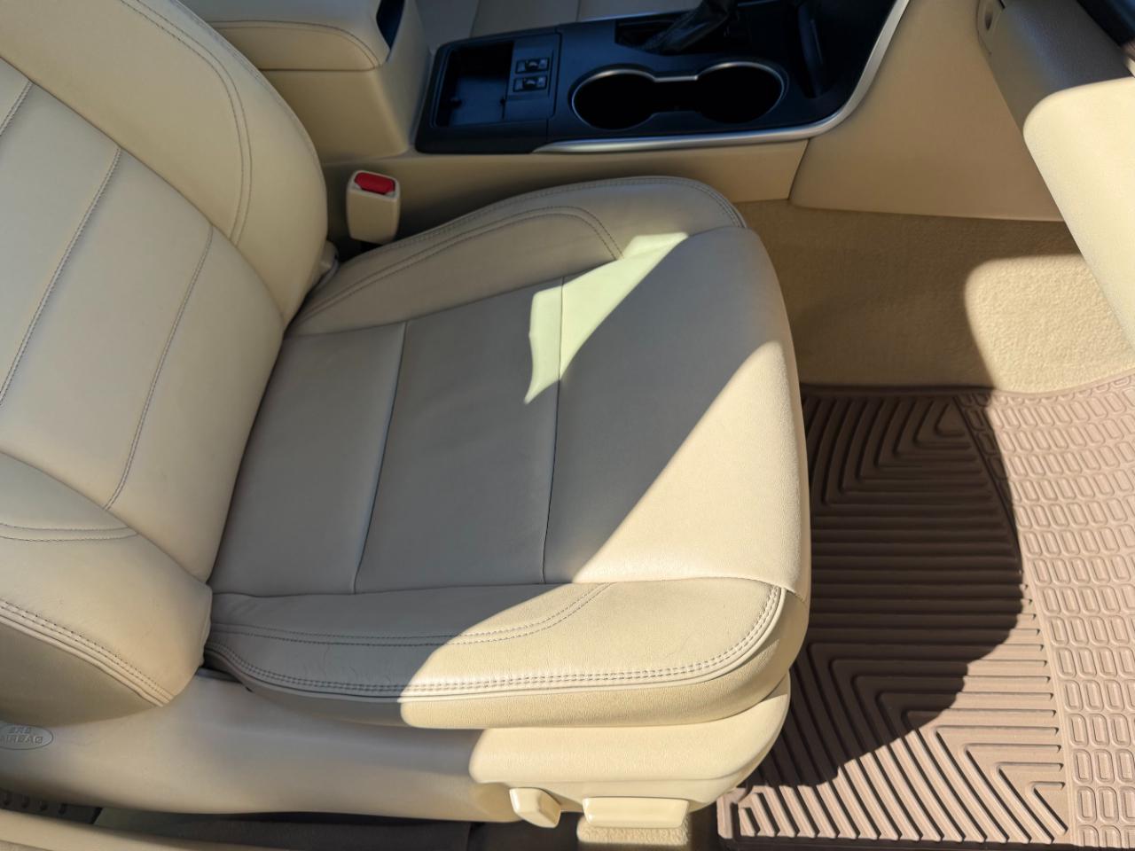 Toyota Camry XLE Auto (Natl) 2017