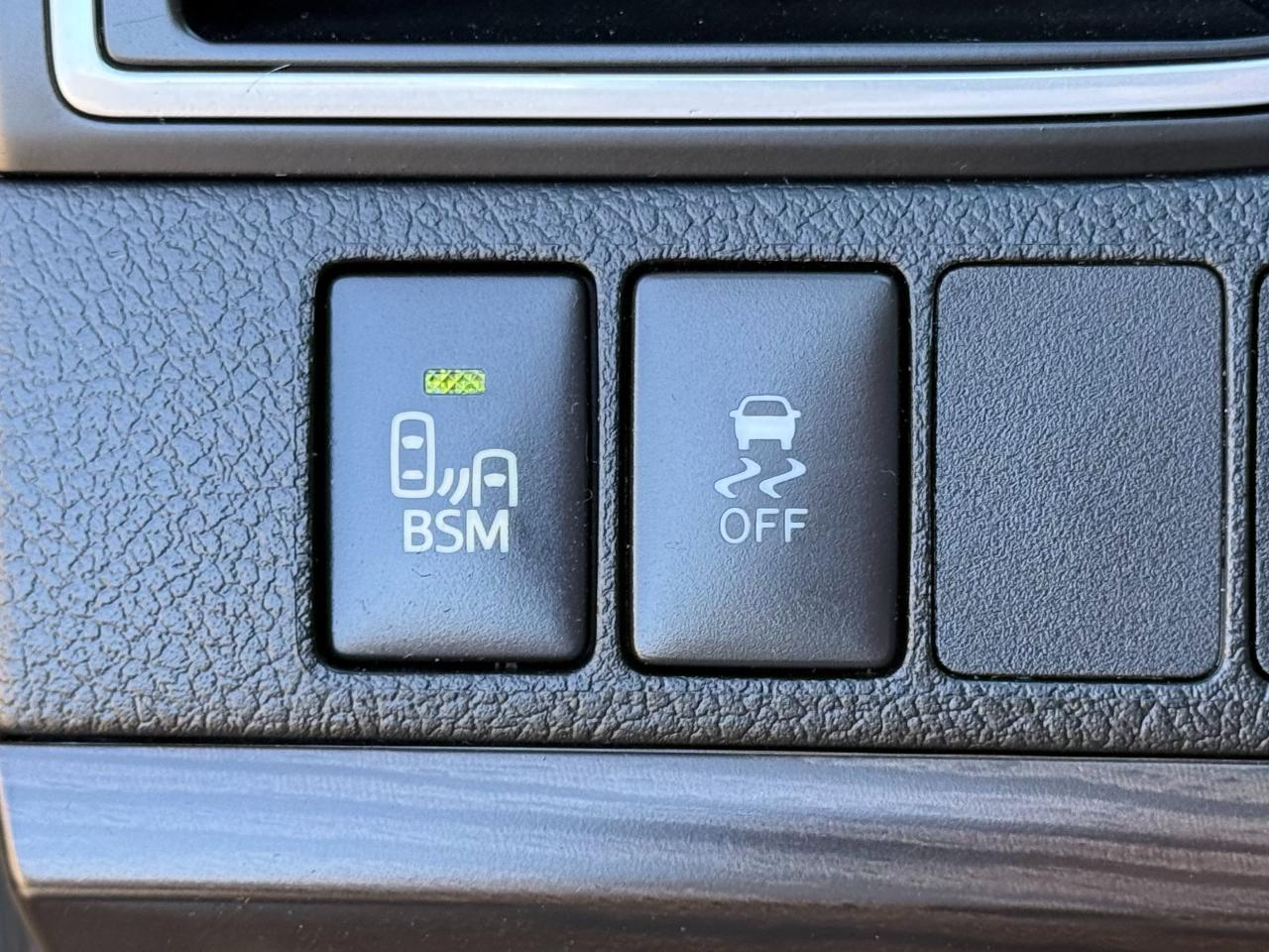 Toyota Camry XLE Auto (Natl) 2017