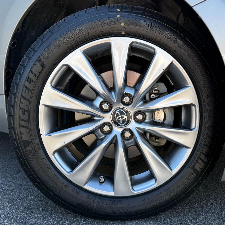 Toyota Camry XLE Auto (Natl) 2017