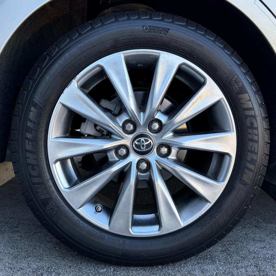 Toyota Camry XLE Auto (Natl) 2017