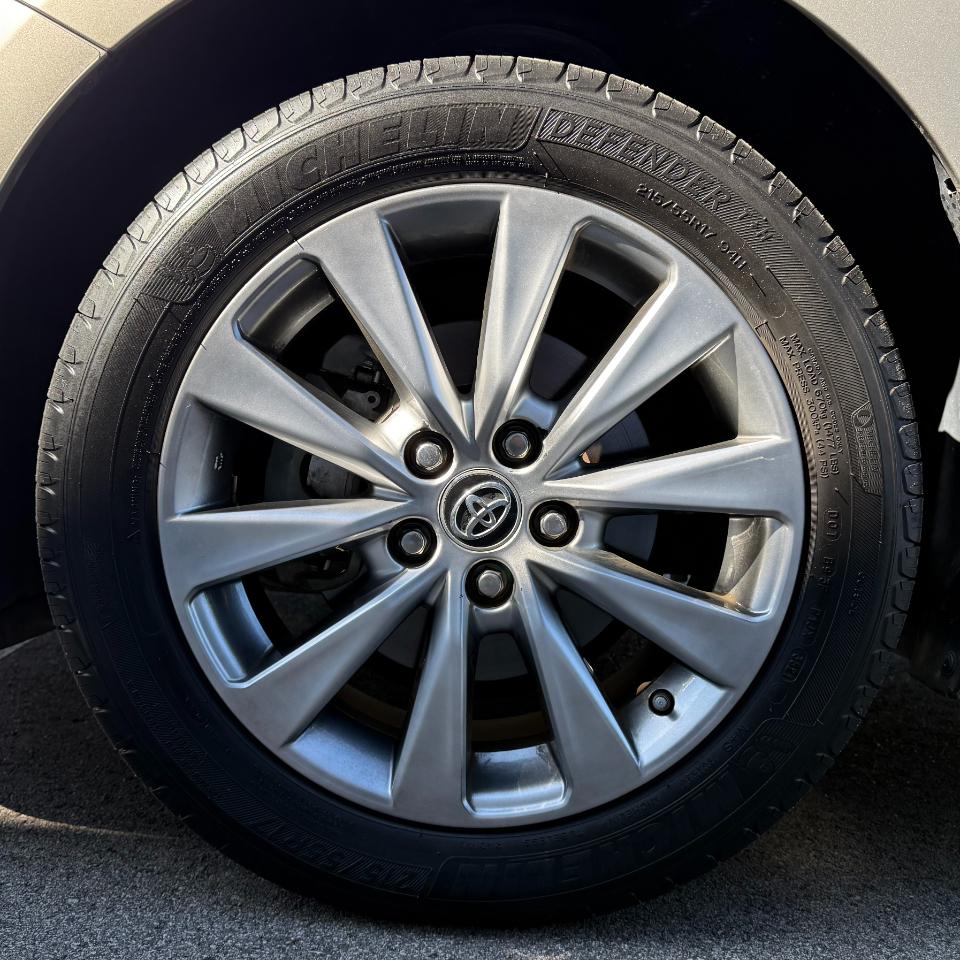 Toyota Camry XLE Auto (Natl) 2017