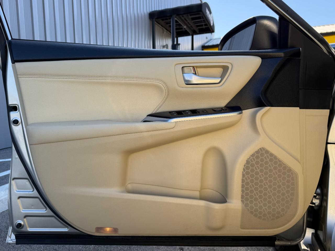 Toyota Camry XLE Auto (Natl) 2017