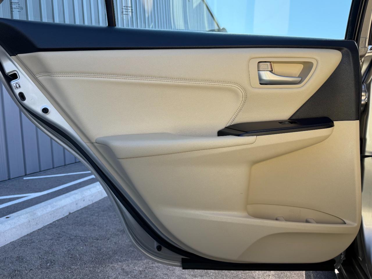 Toyota Camry XLE Auto (Natl) 2017