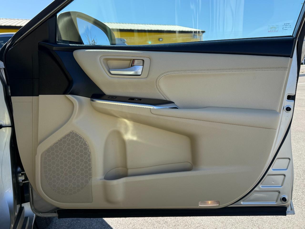 Toyota Camry XLE Auto (Natl) 2017