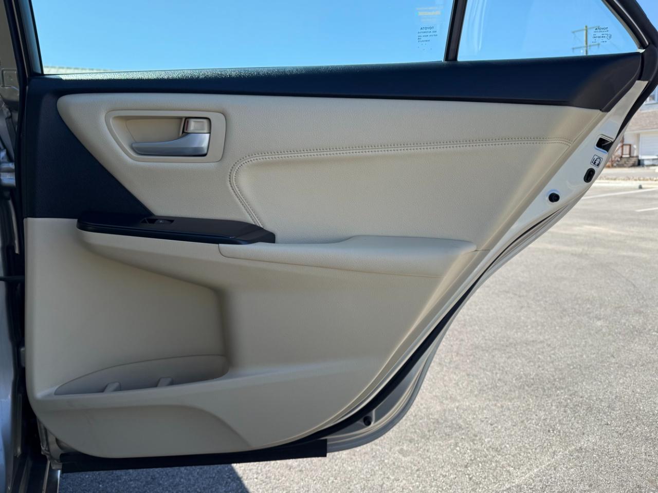 Toyota Camry XLE Auto (Natl) 2017