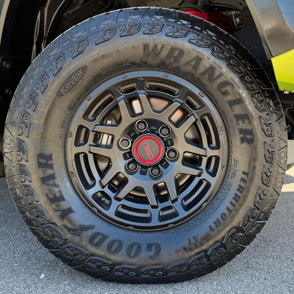 Toyota Tacoma 4WD TRD Off Road Double Cab 5' Bed V6 MT (Natl) 2022