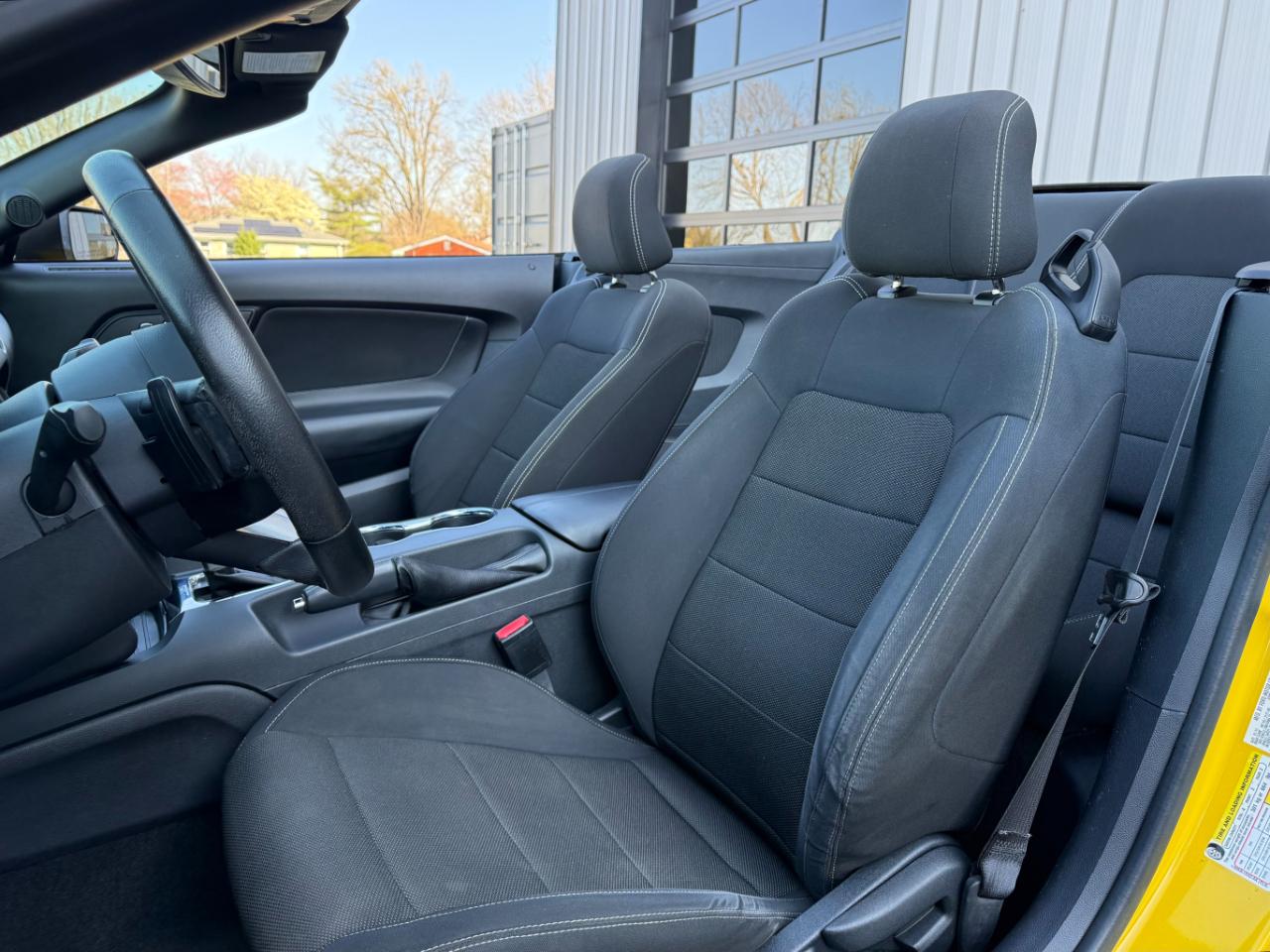 Ford Mustang 2dr Conv V6 2015