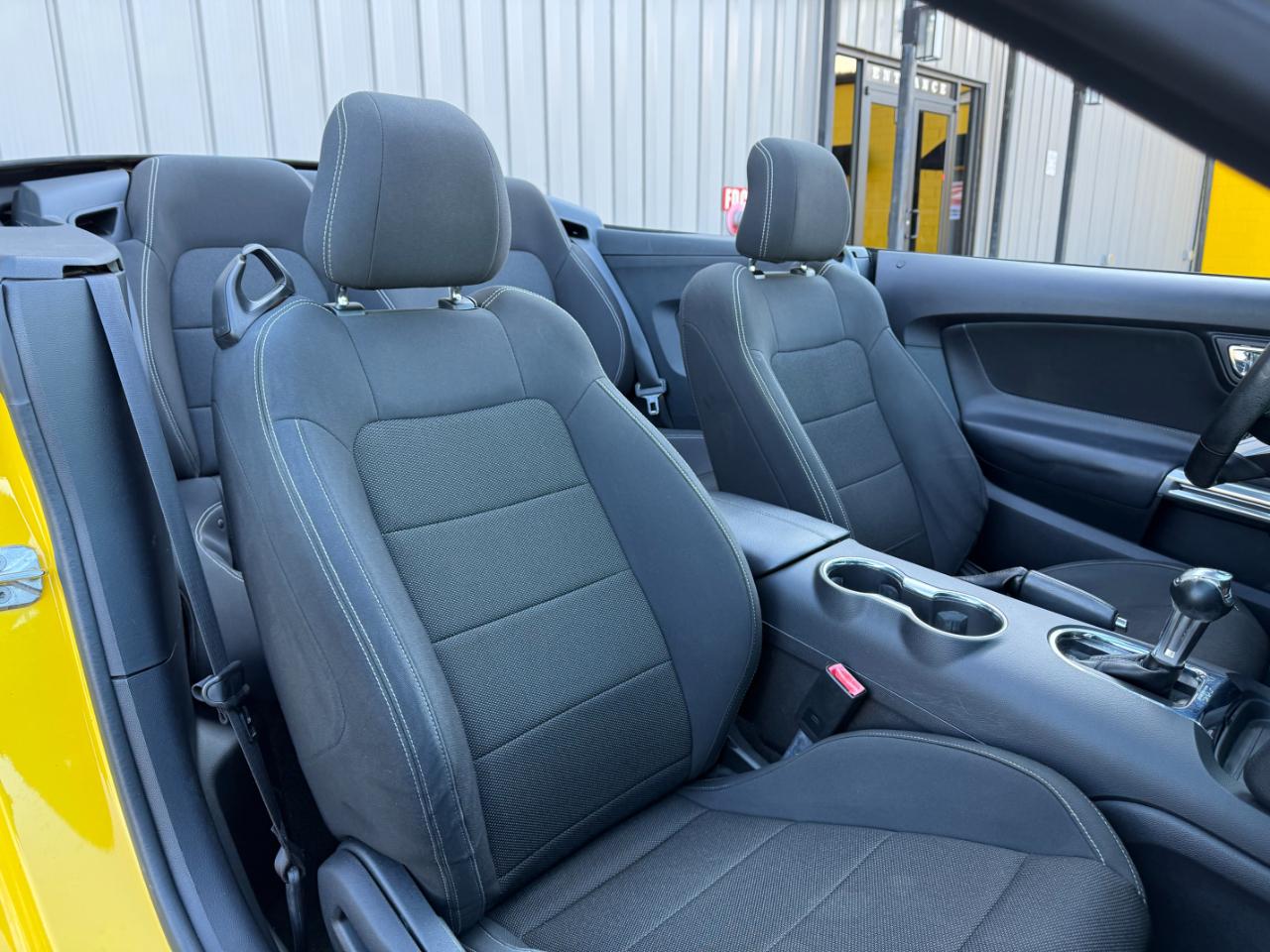 Ford Mustang 2dr Conv V6 2015