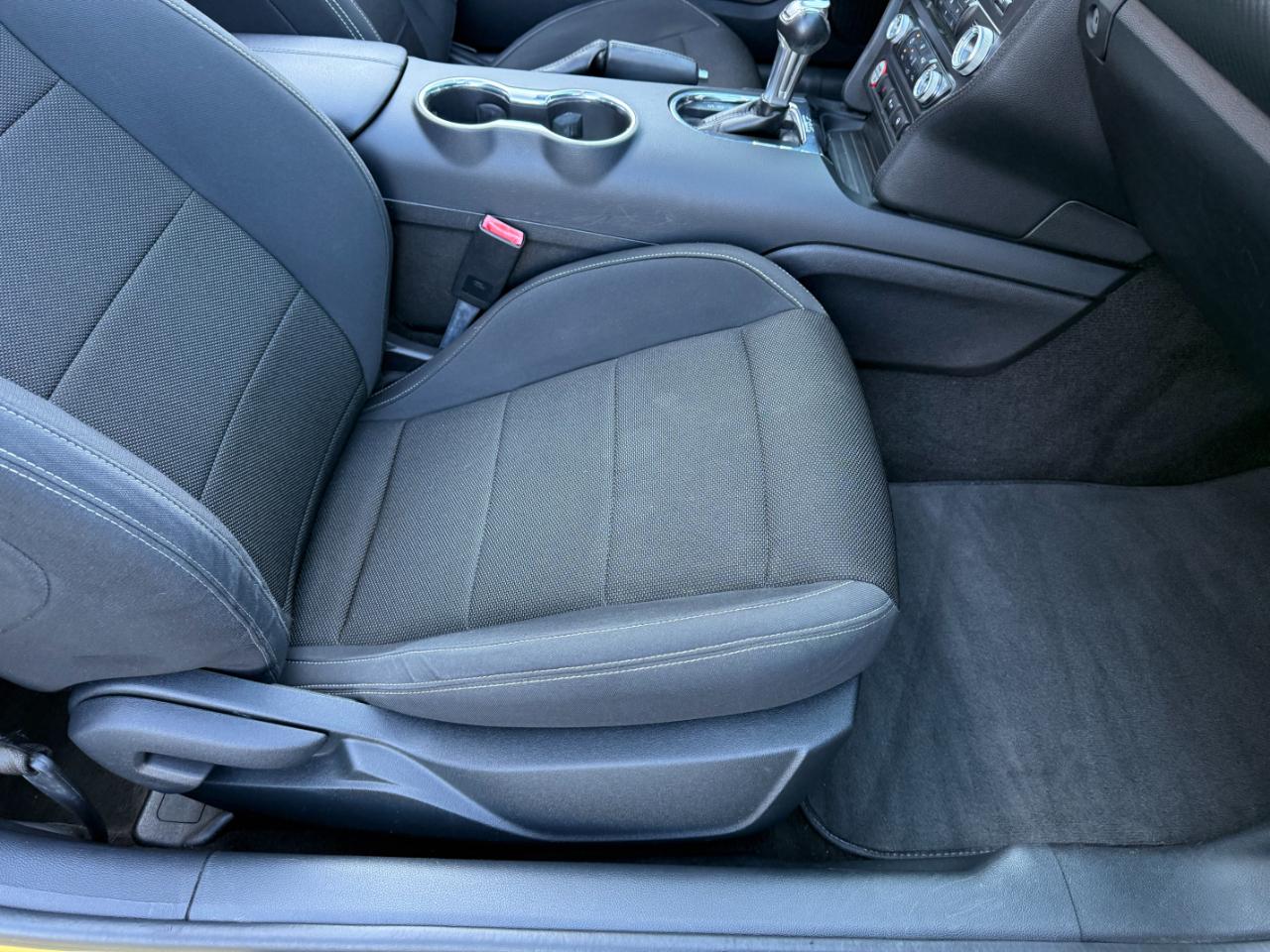 Ford Mustang 2dr Conv V6 2015