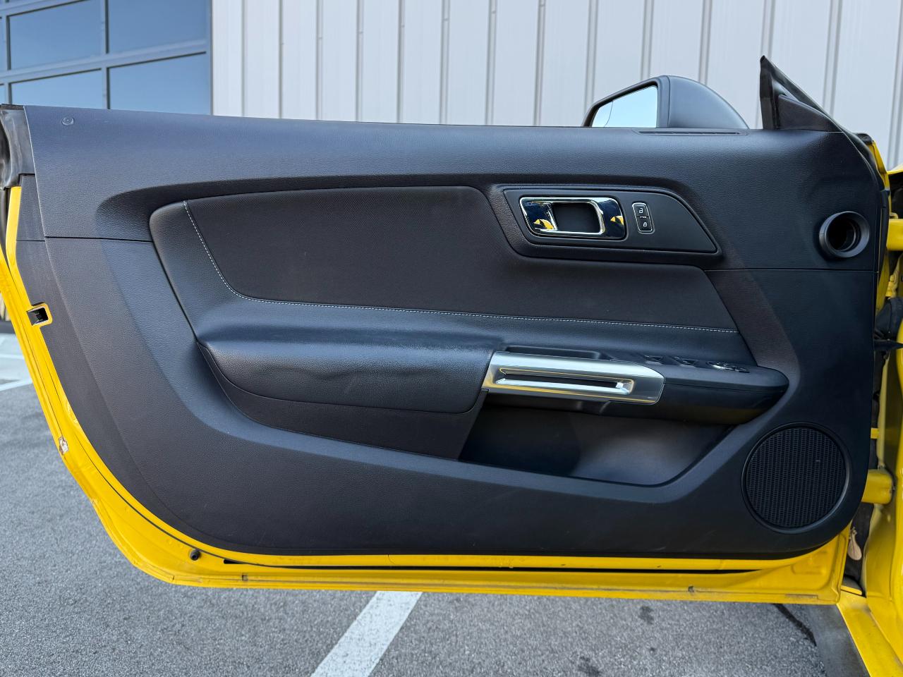 Ford Mustang 2dr Conv V6 2015