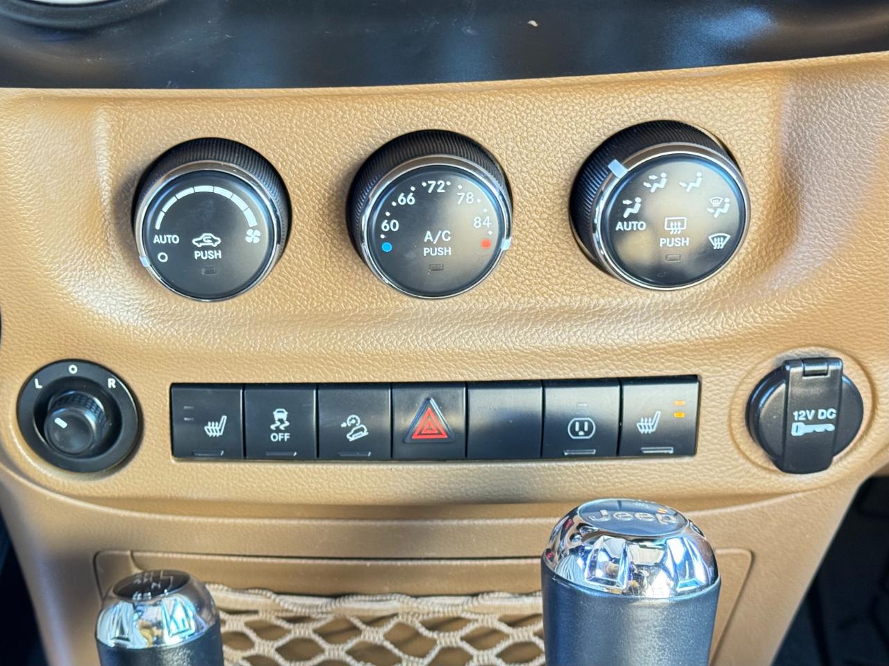 Jeep Wrangler Unlimited 4WD 4dr Sahara 2013