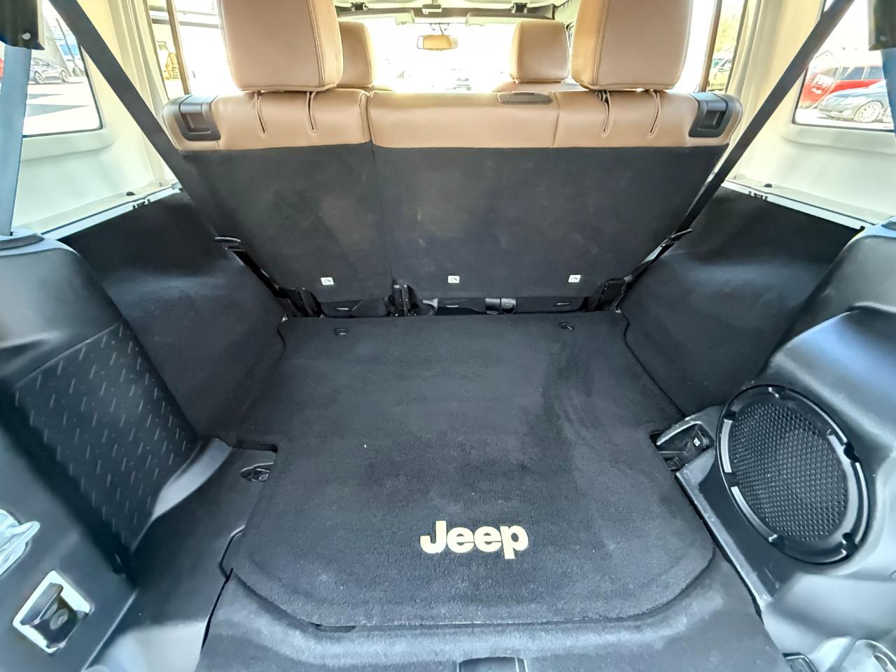 Jeep Wrangler Unlimited 4WD 4dr Sahara 2013