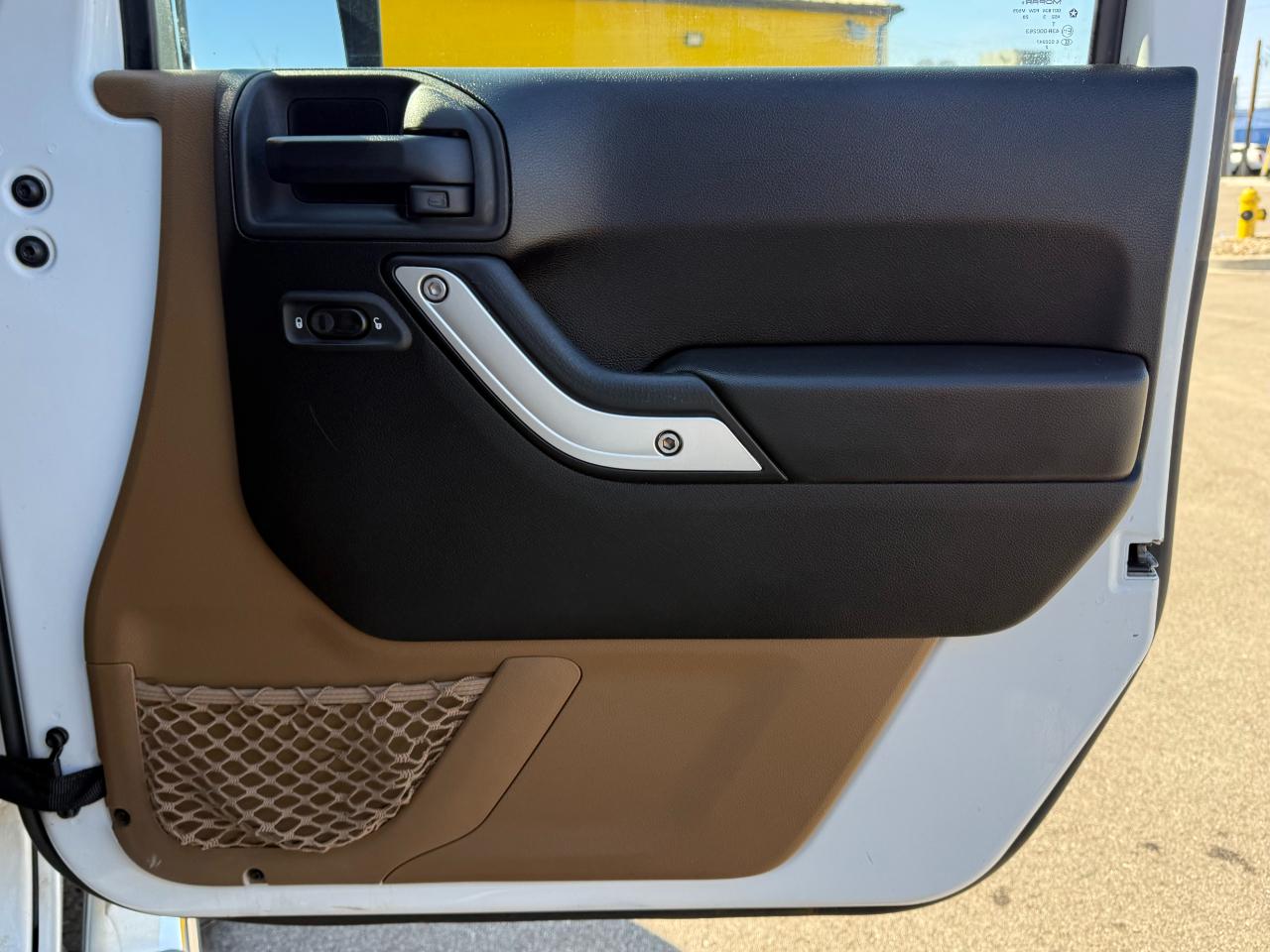 Jeep Wrangler Unlimited 4WD 4dr Sahara 2013