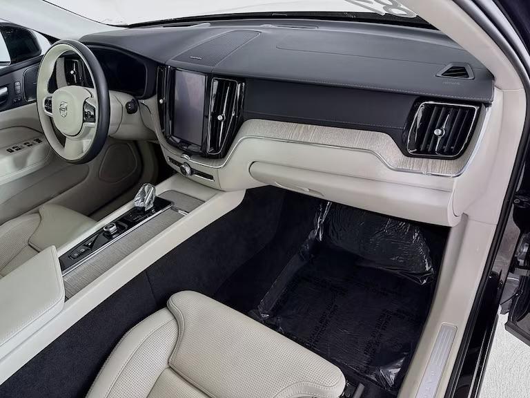 Volvo XC60 B5 AWD Ultimate Bright Theme 2023