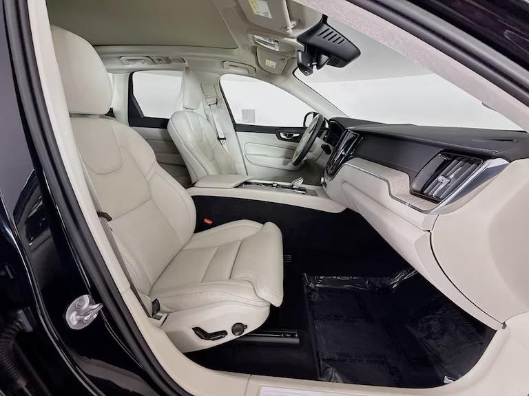 Volvo XC60 B5 AWD Ultimate Bright Theme 2023