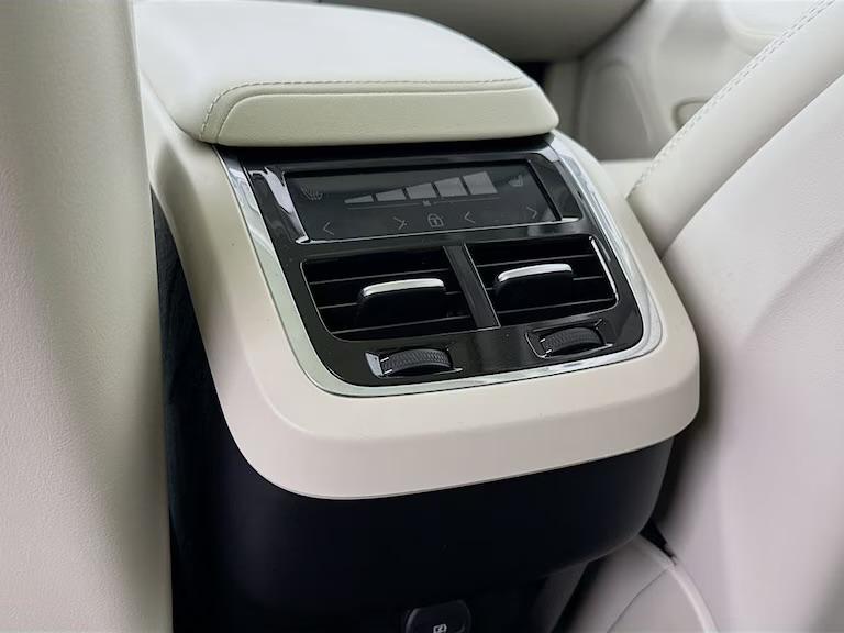 Volvo XC60 B5 AWD Ultimate Bright Theme 2023