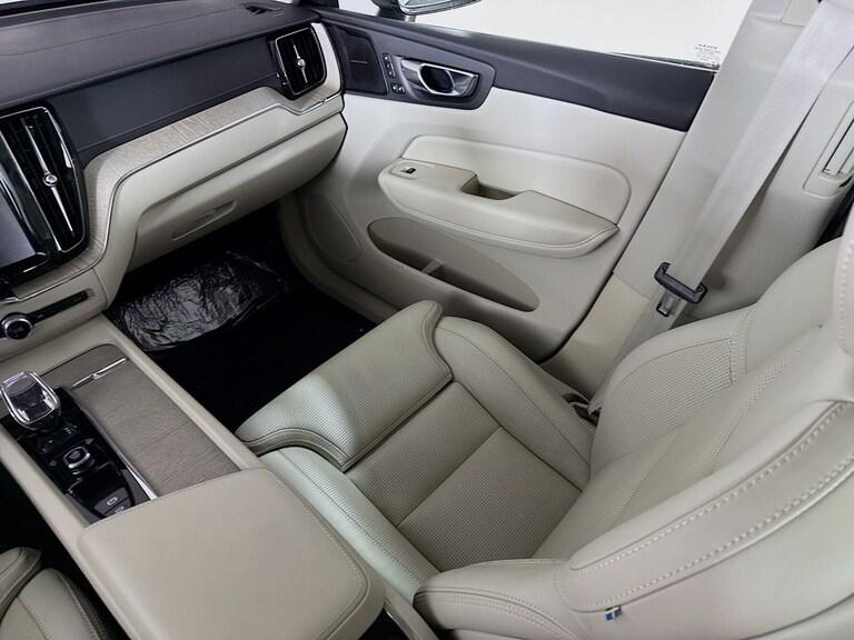 Volvo XC60 B5 AWD Ultimate Bright Theme 2023