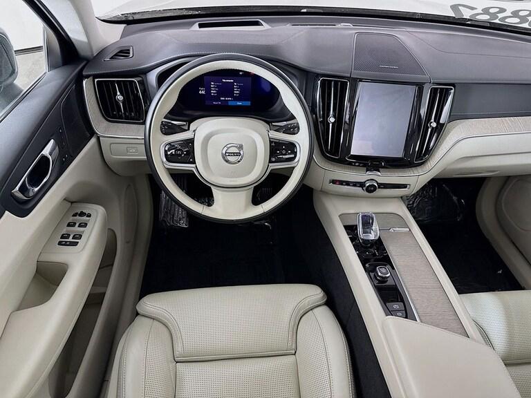 Volvo XC60 B5 AWD Ultimate Bright Theme 2023