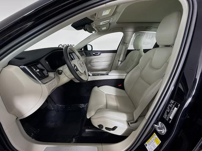 Volvo XC60 B5 AWD Ultimate Bright Theme 2023