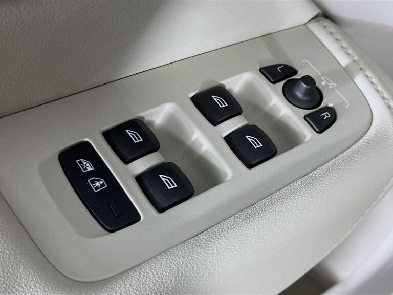 Volvo XC60 B5 AWD Ultimate Bright Theme 2023