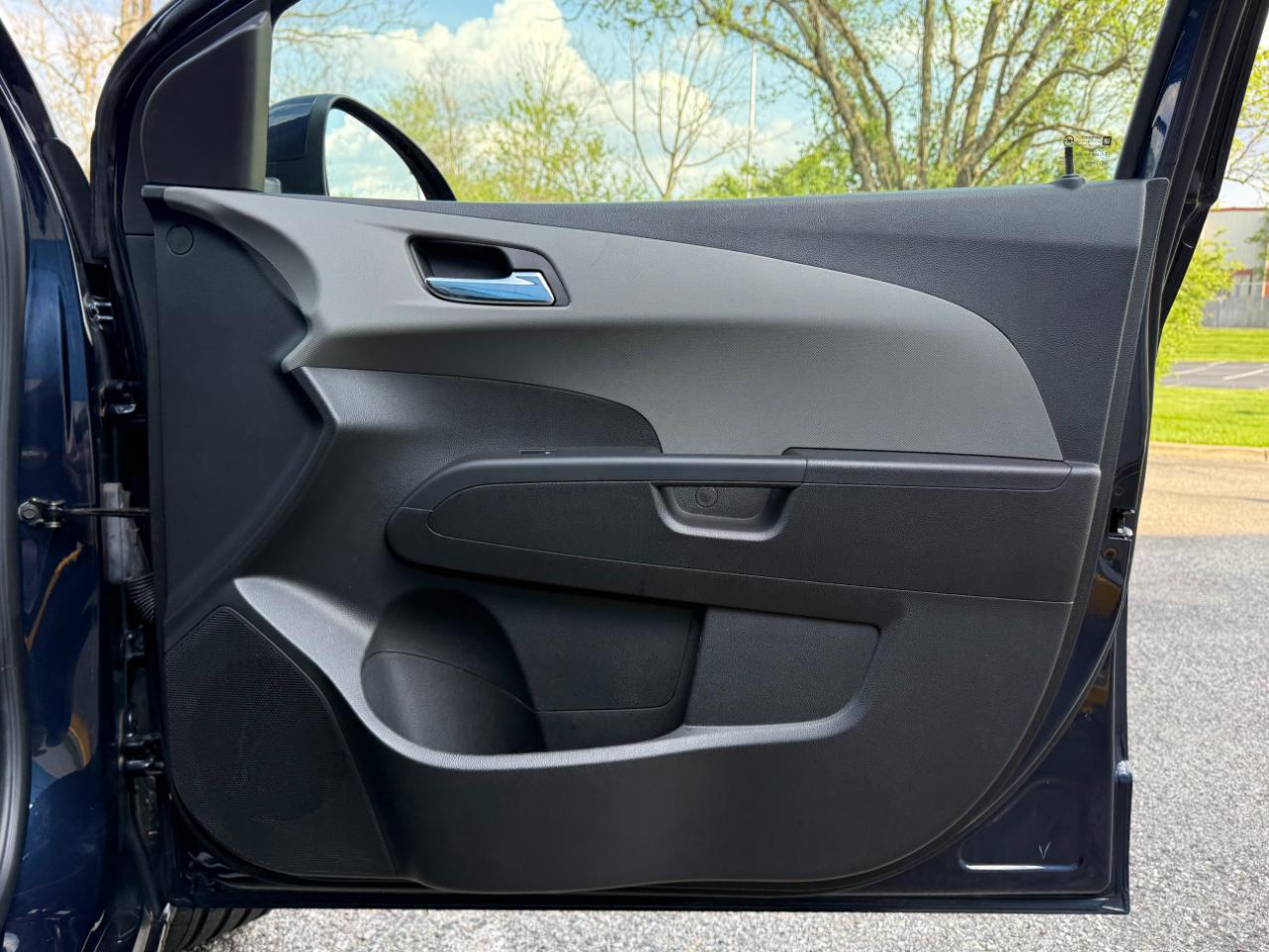 Chevrolet Sonic 4dr Sdn Auto LT 2015