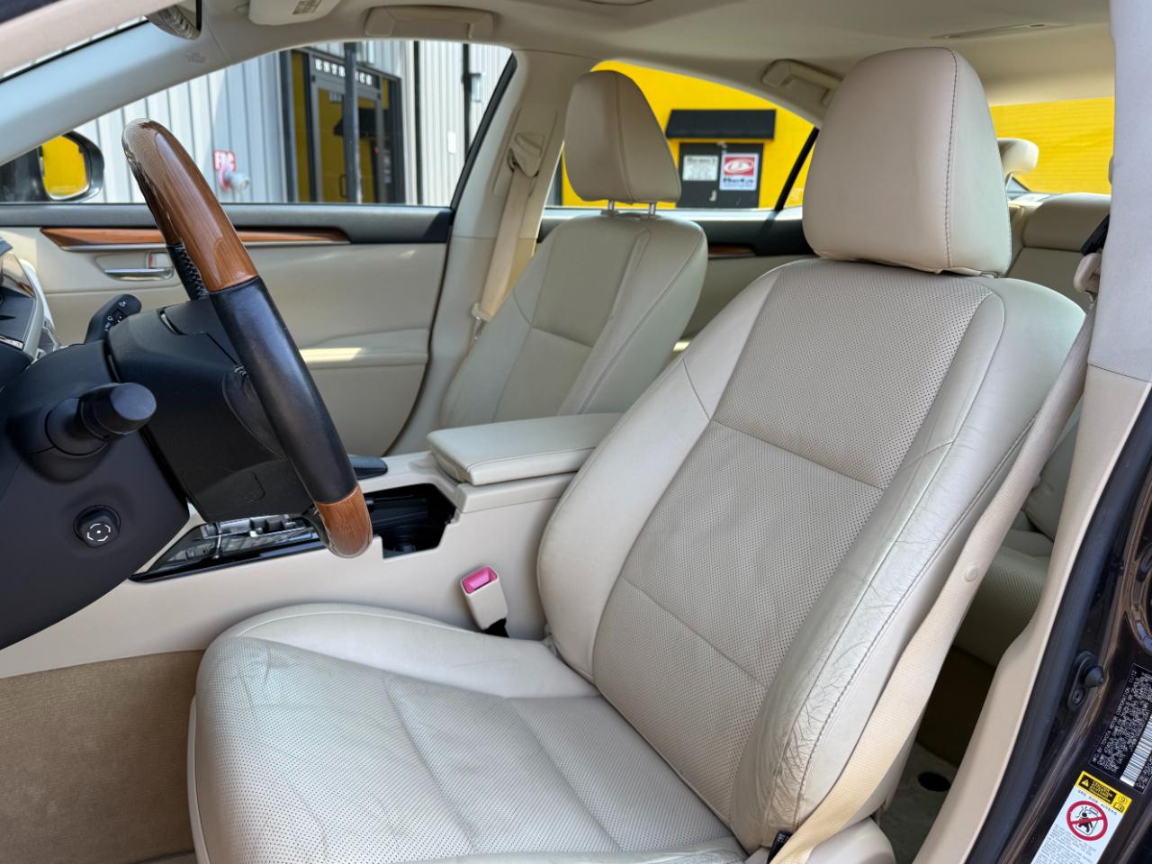 Lexus ES 300h 4dr Sdn Hybrid 2013