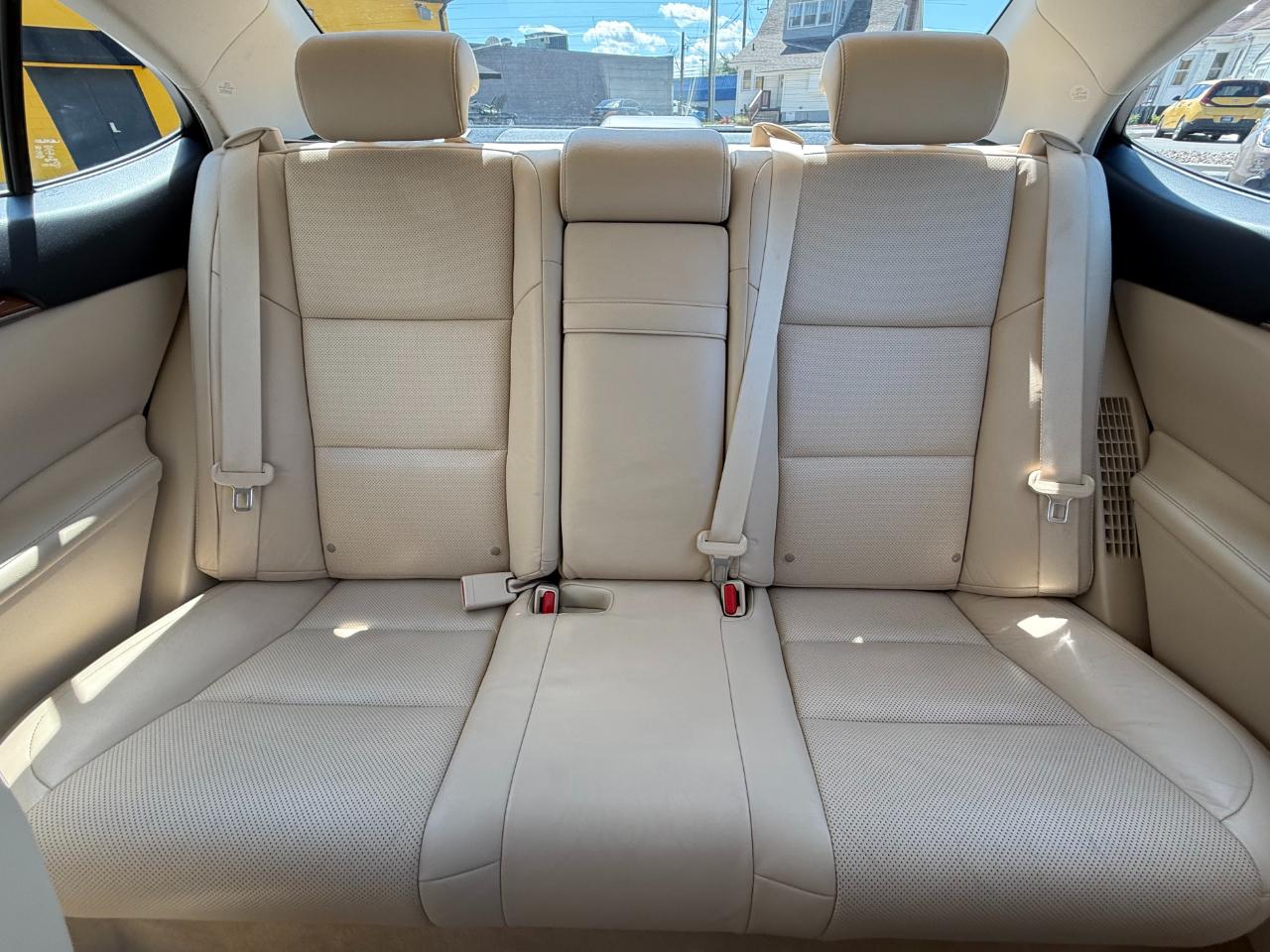 Lexus ES 300h 4dr Sdn Hybrid 2013