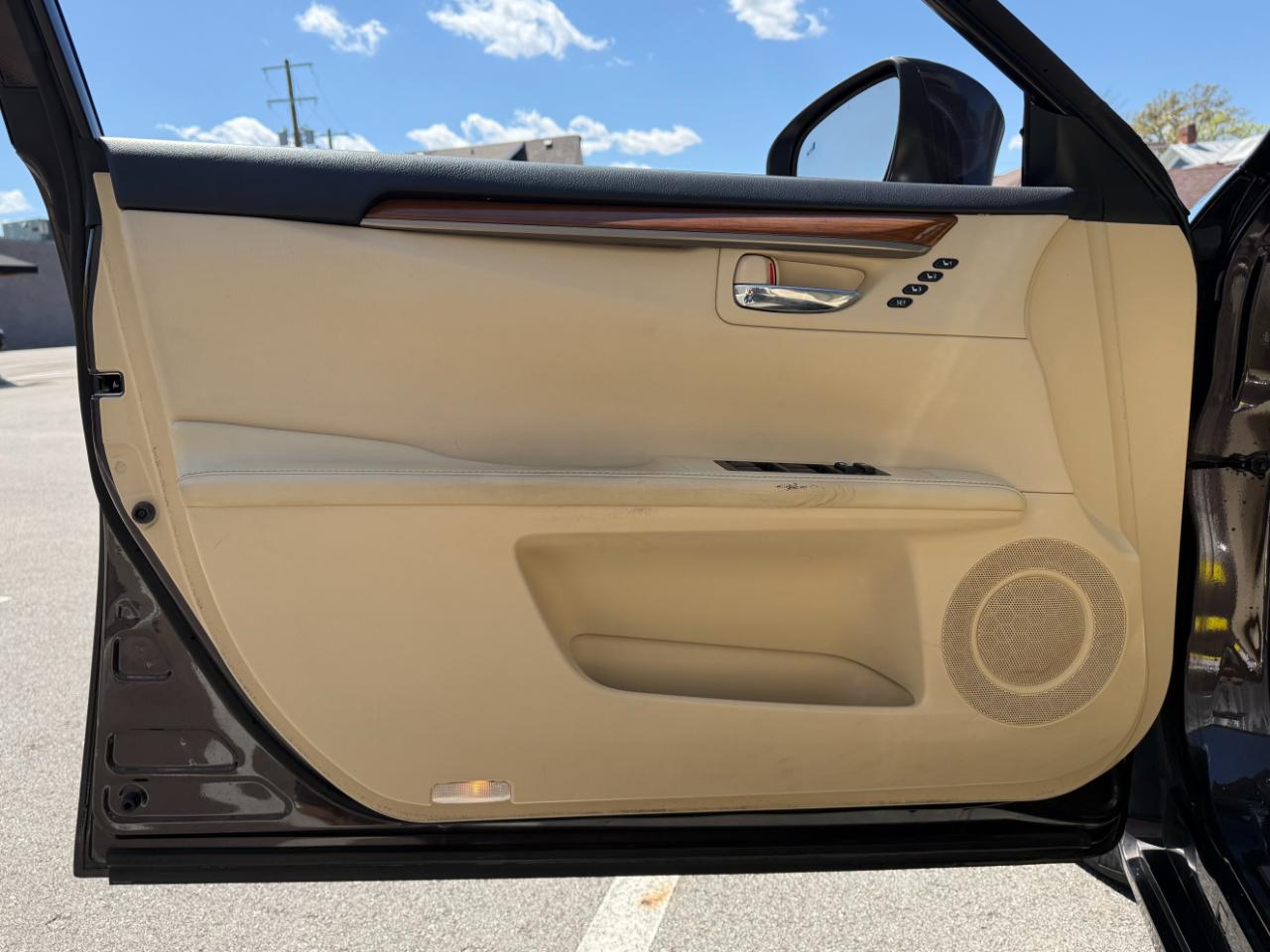 Lexus ES 300h 4dr Sdn Hybrid 2013