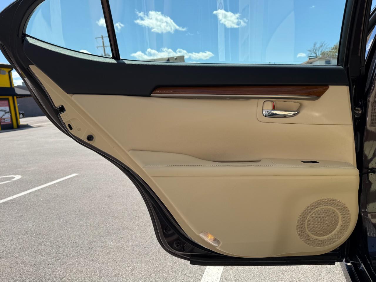 Lexus ES 300h 4dr Sdn Hybrid 2013