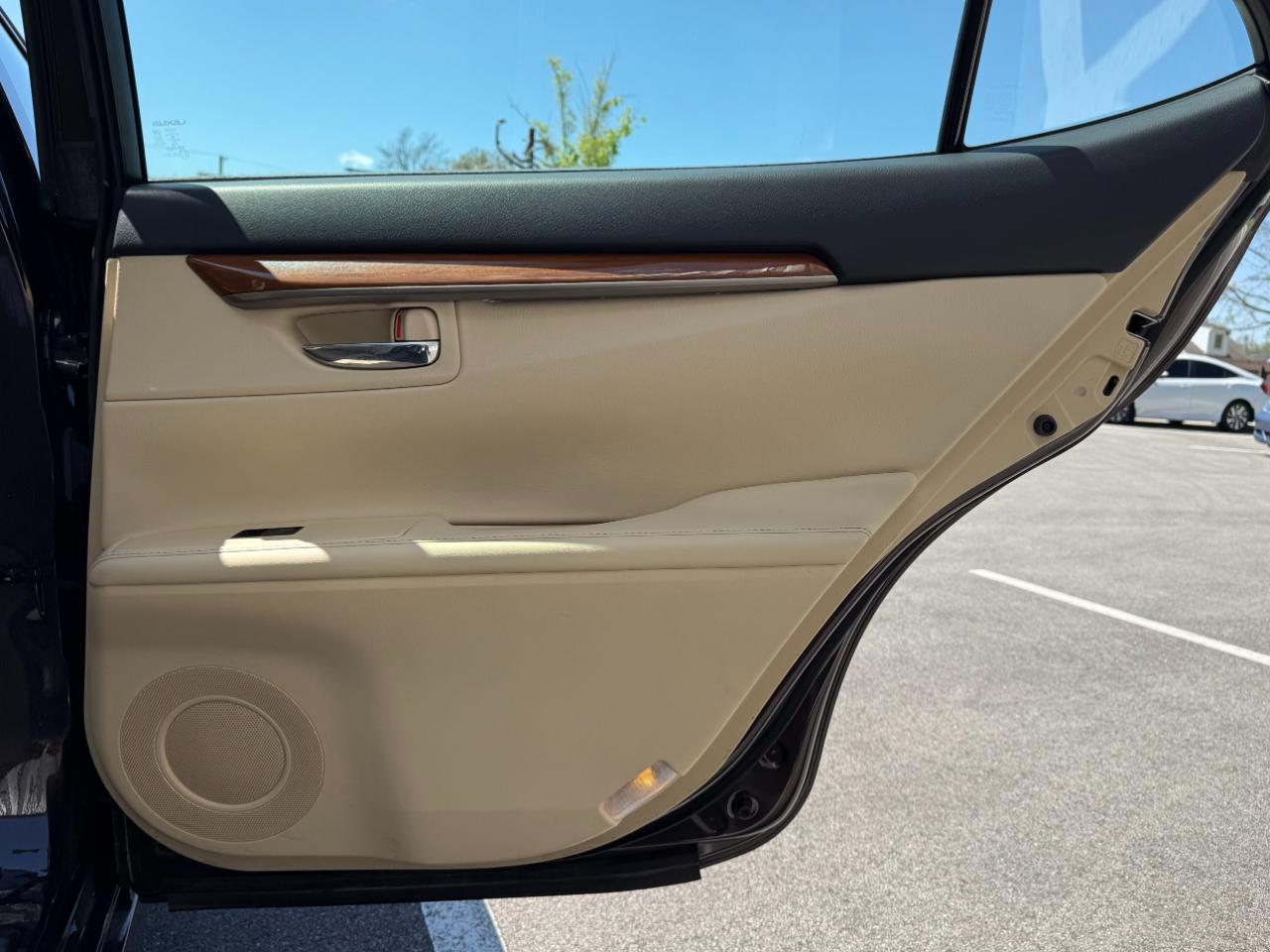 Lexus ES 300h 4dr Sdn Hybrid 2013