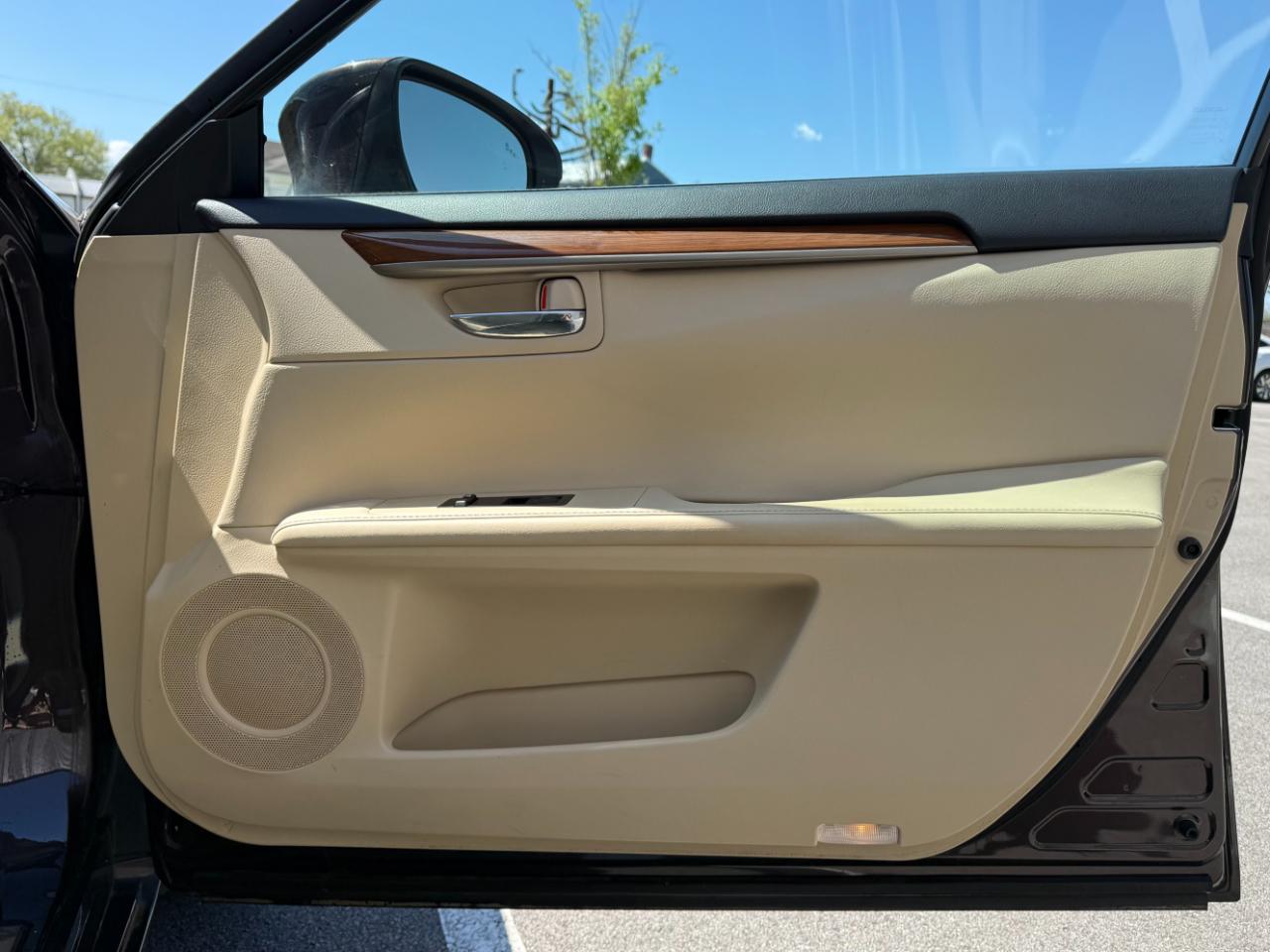 Lexus ES 300h 4dr Sdn Hybrid 2013