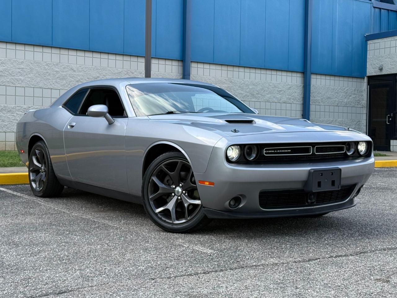 Dodge Challenger SXT Plus RWD 2018