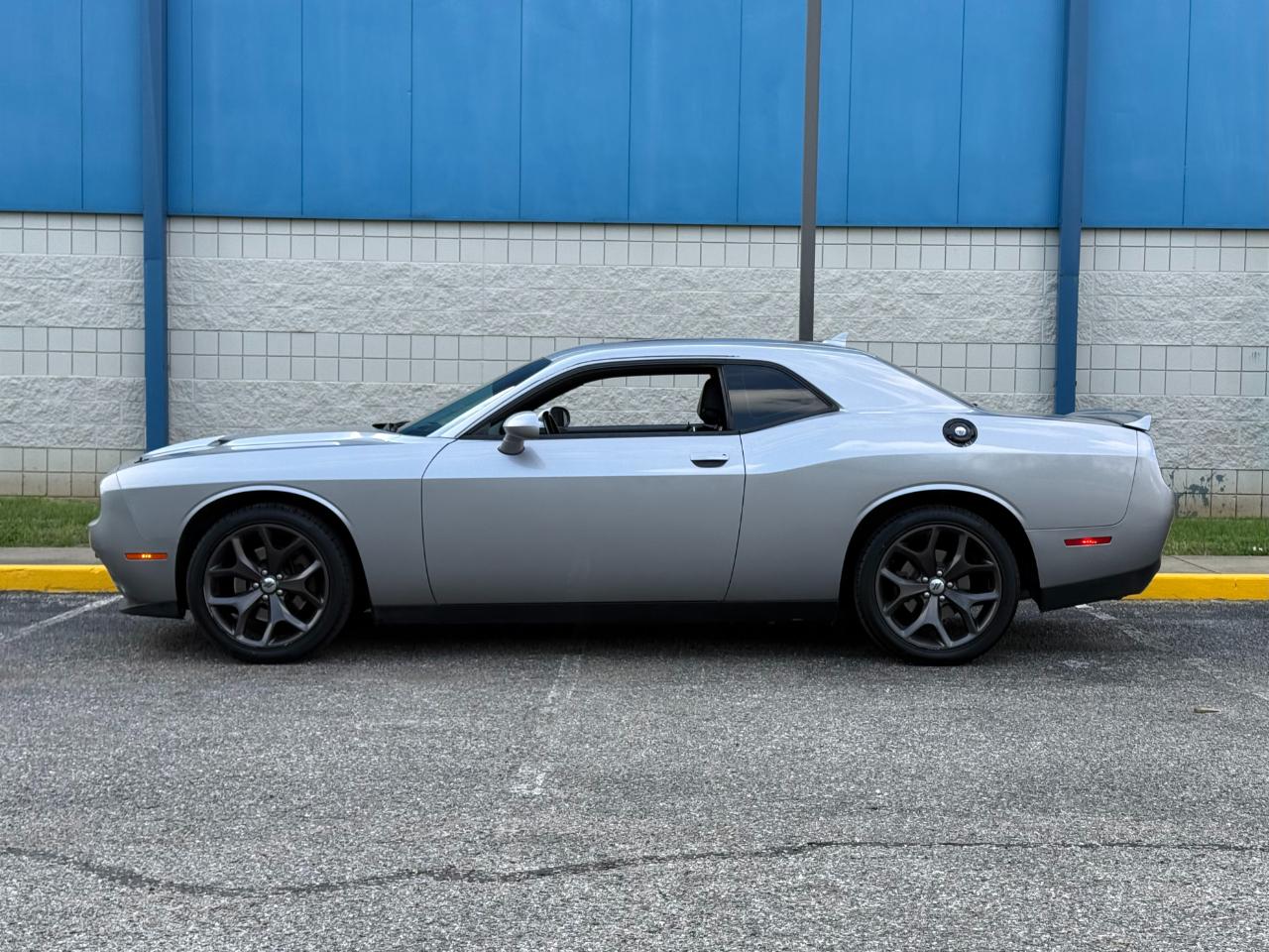 Dodge Challenger SXT Plus RWD 2018