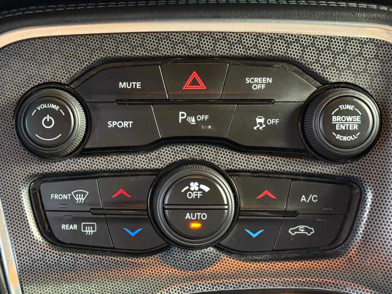 Dodge Challenger SXT Plus RWD 2018