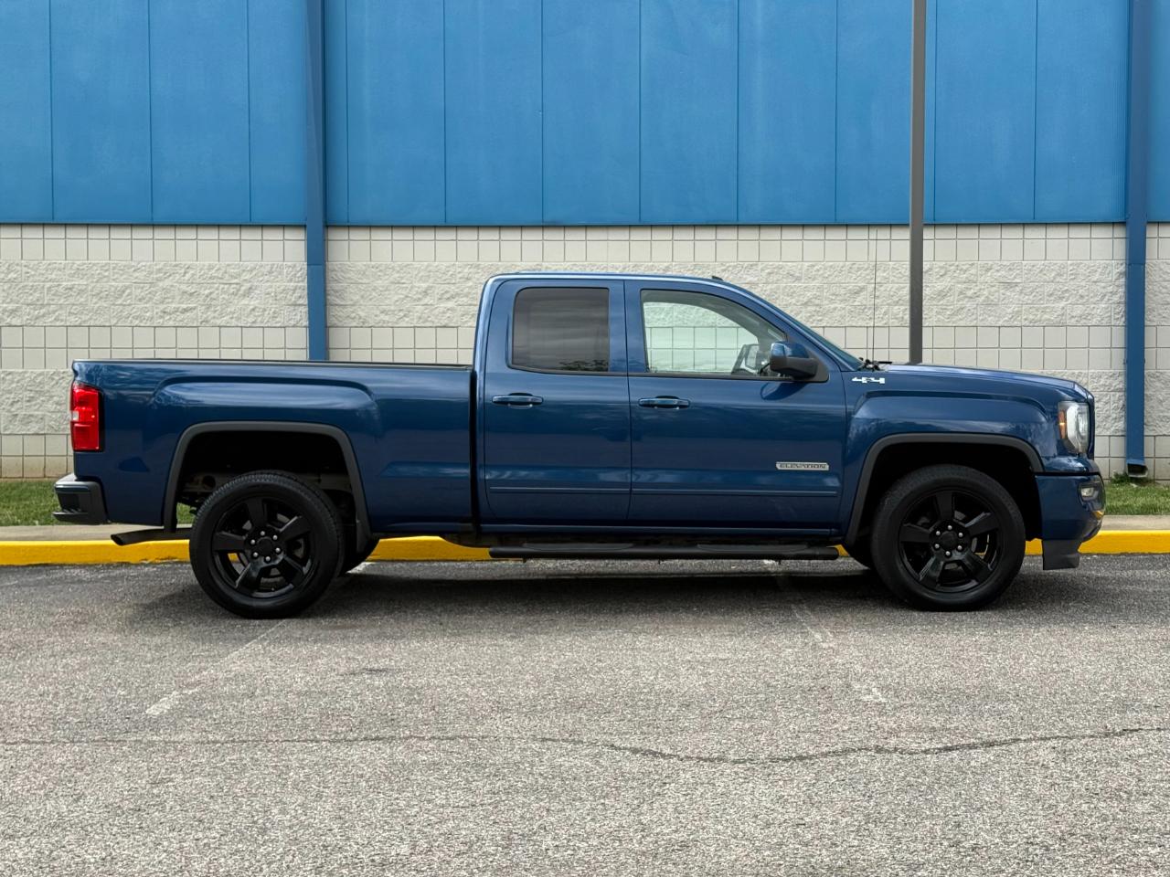 GMC Sierra 1500 4WD Double Cab 143.5" SLE 2017