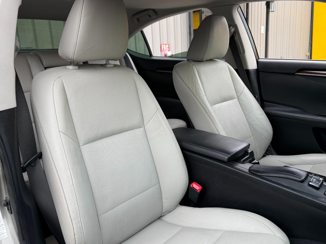 Lexus ES 350 4dr Sdn 2015