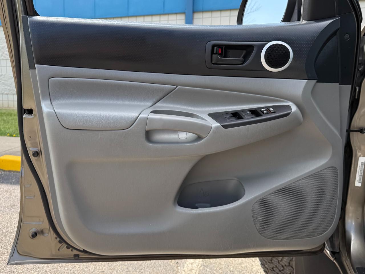 Toyota Tacoma 4WD Double Cab V6 MT (Natl) 2014