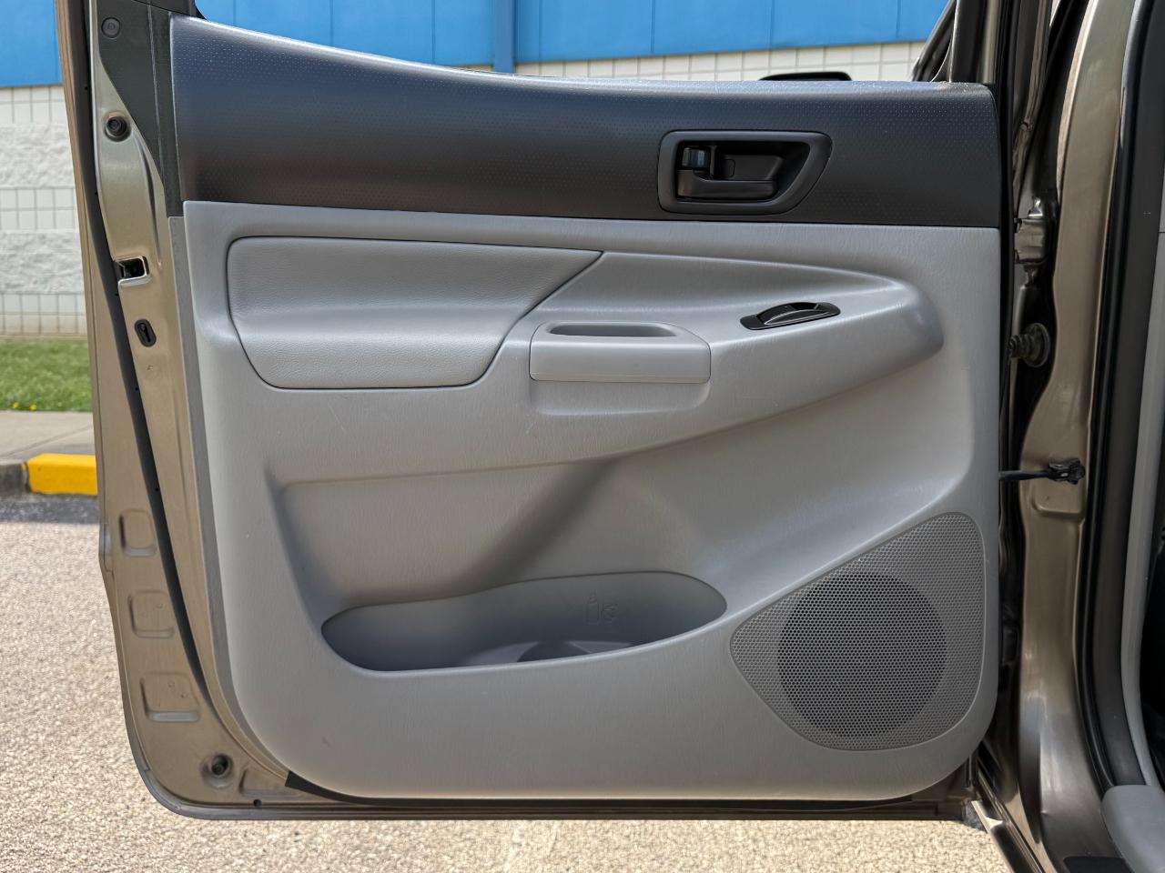 Toyota Tacoma 4WD Double Cab V6 MT (Natl) 2014