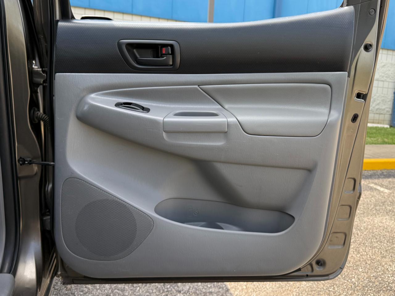 Toyota Tacoma 4WD Double Cab V6 MT (Natl) 2014