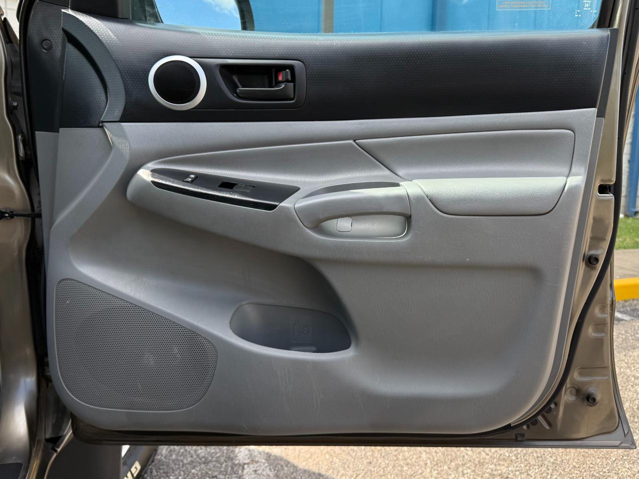 Toyota Tacoma 4WD Double Cab V6 MT (Natl) 2014